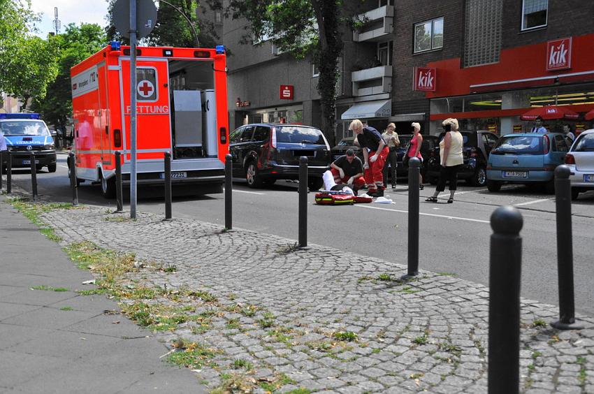 Person angefahren Koeln Gremberg Grembergerstr P04.JPG